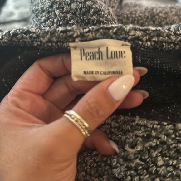 Peach Love Black and White sweater - Picture 3 of 7